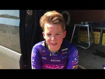 Yamaha 65cc rider jayson wide open in the deep sand