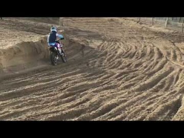 Yamaha 65cc rider jayson van drunen in the deep sand of Dunquerken